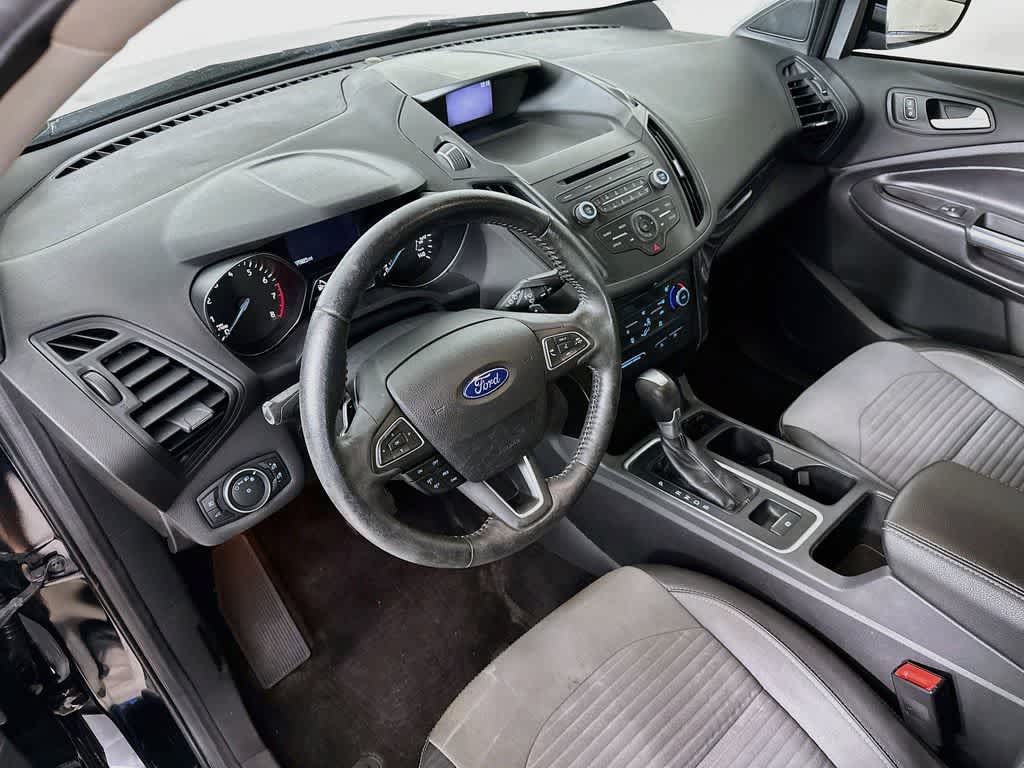 Used 2017 Ford Escape SE w/ SE Sport Appearance Package AWD/4WD image 2