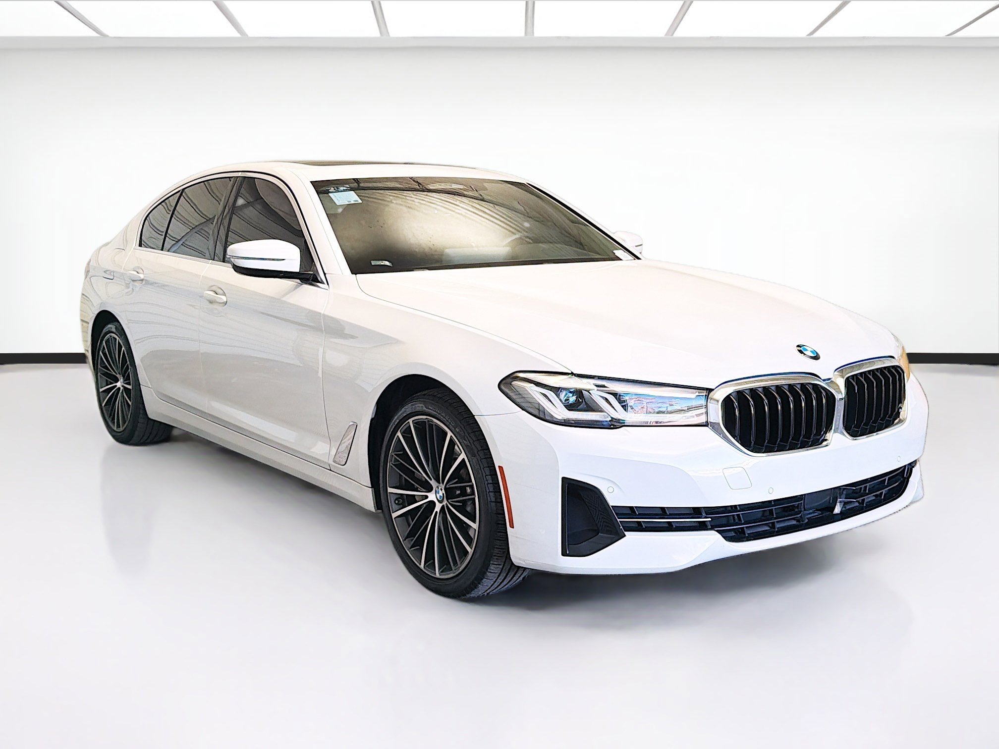 Used 2021 BMW 530e w/ Premium Package image 3