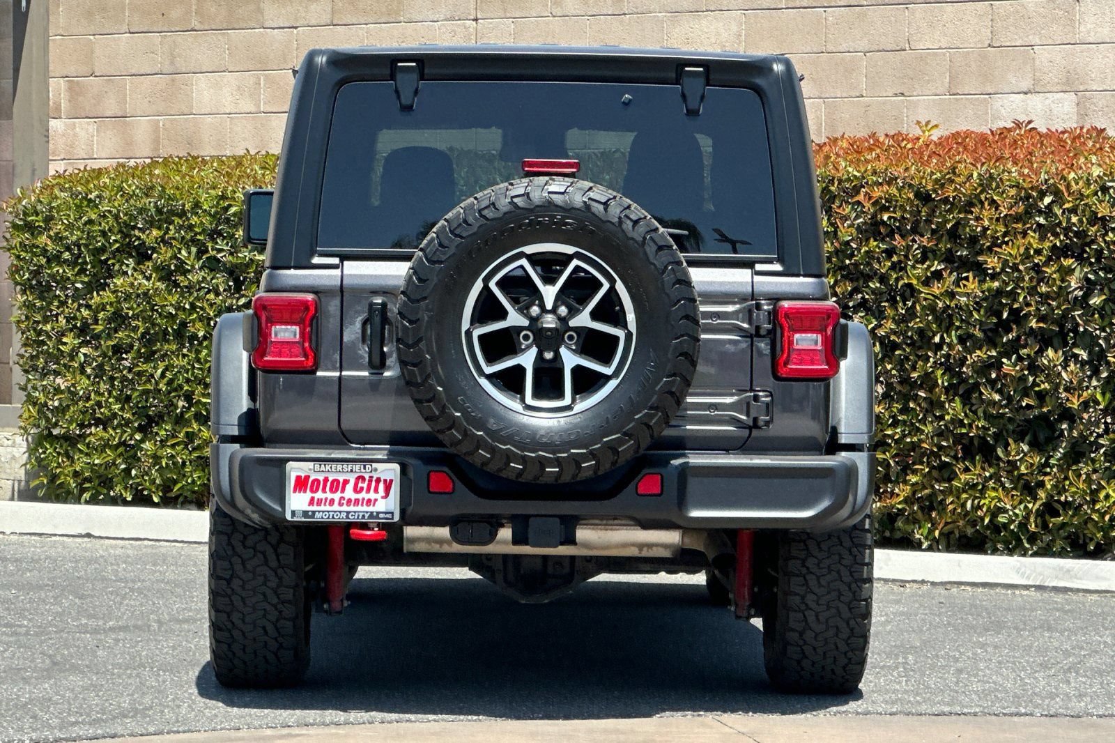 Used 2025 Jeep Wrangler Unlimited Rubicon AWD/4WD image 5