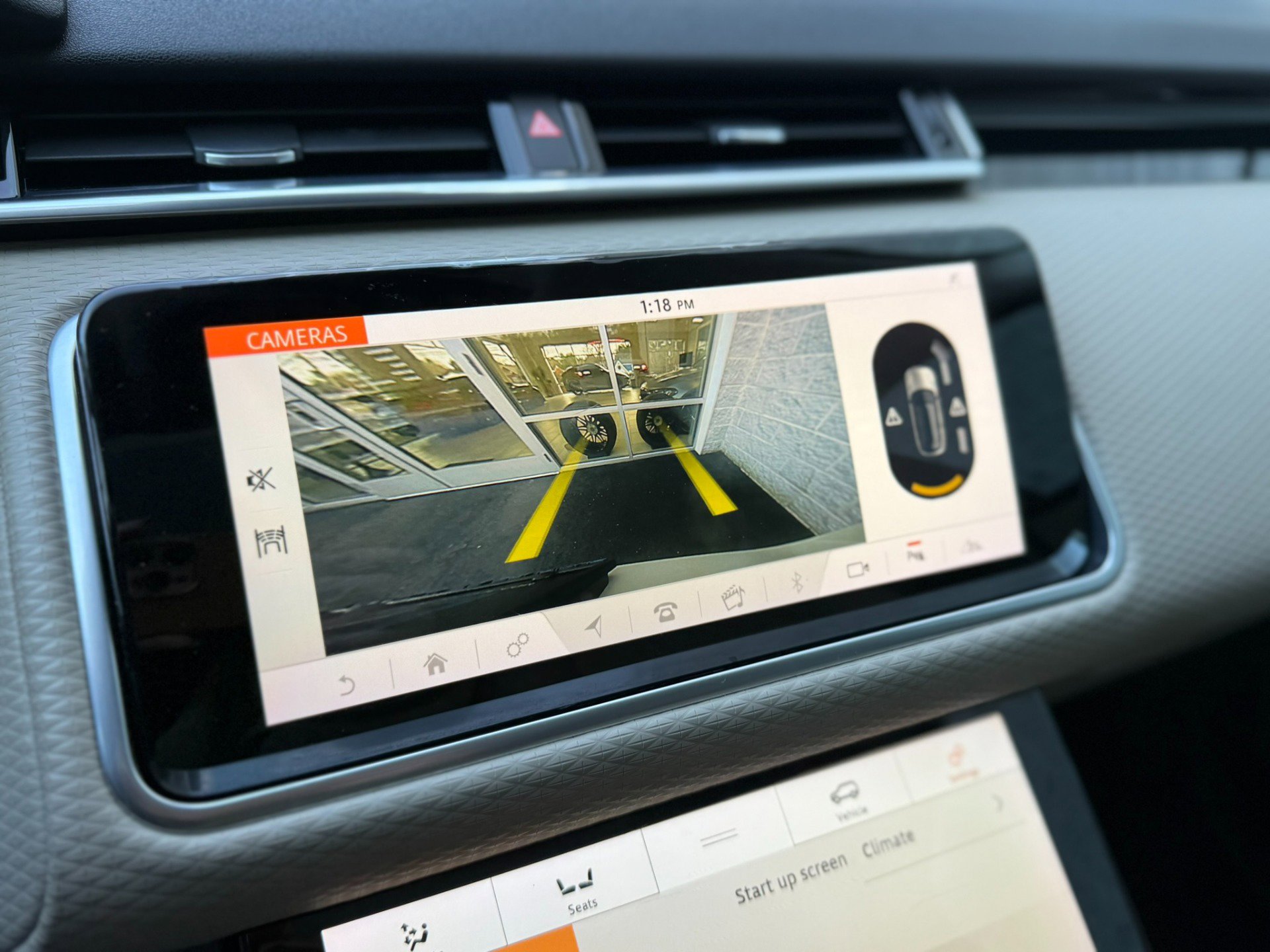 Used 2018 Land Rover Range Rover Velar R-Dynamic SE image 23