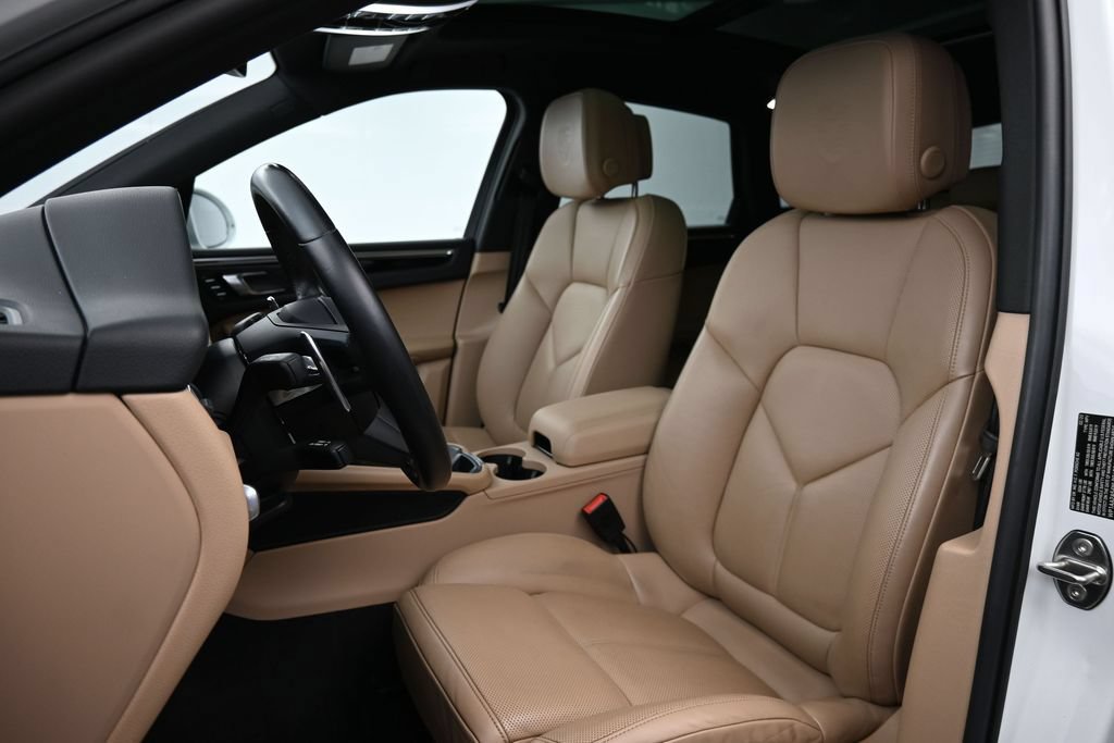 Certified 2022 Porsche Macan AWD/4WD image 5