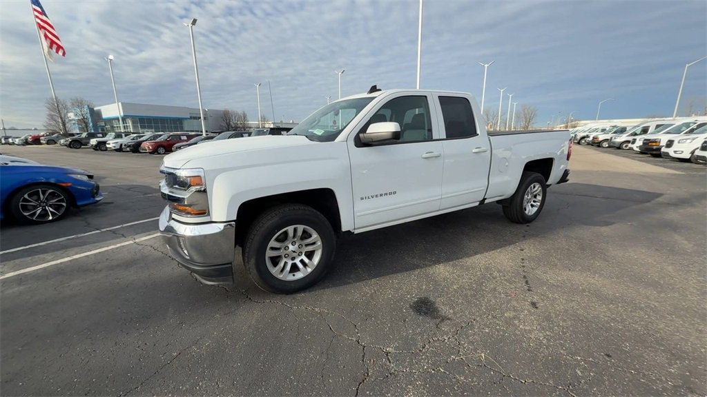 Used 2018 Chevrolet Silverado 1500 LT w/ All Star Edition image 4