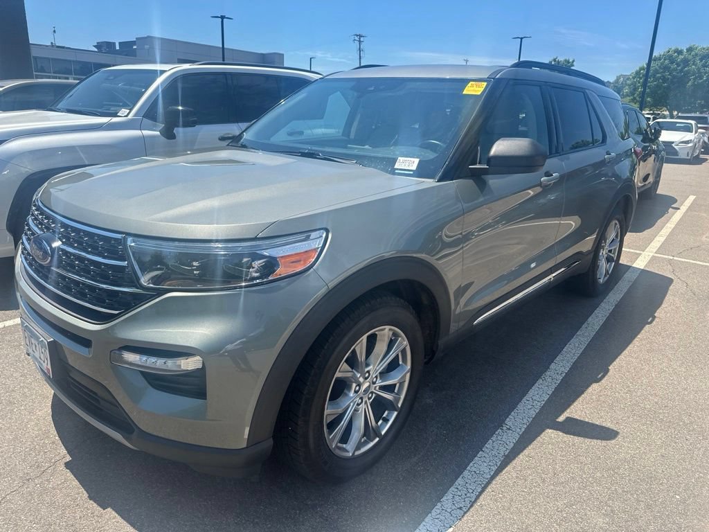 Used 2020 Ford Explorer XLT w/ Equipment Group 202A AWD/4WD image 17