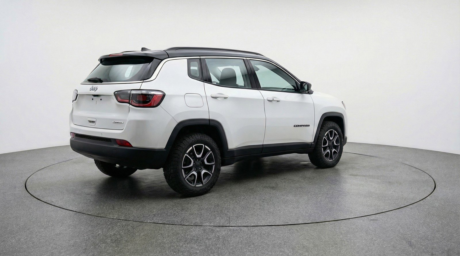 Used 2025 Jeep Compass Trailhawk image 9