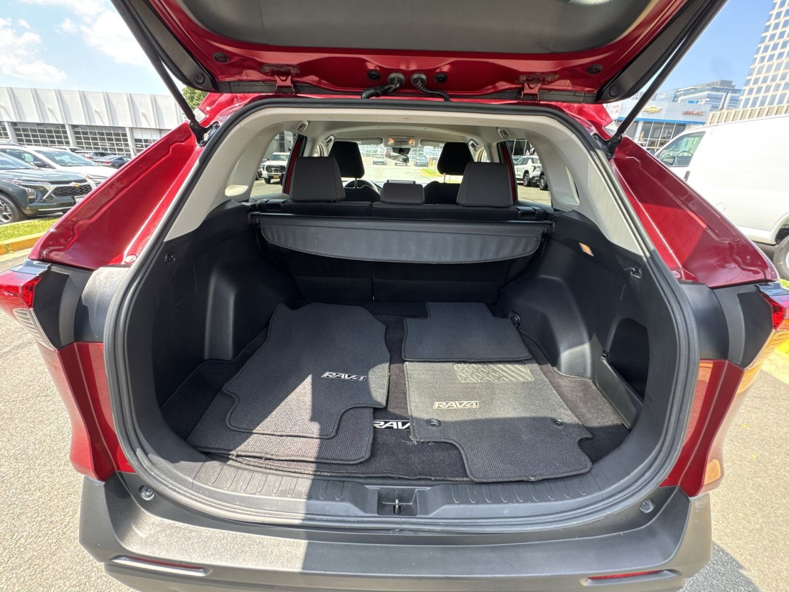 Used 2021 Toyota RAV4 LE w/ Carpet Mat Package (TMS) AWD/4WD image 25