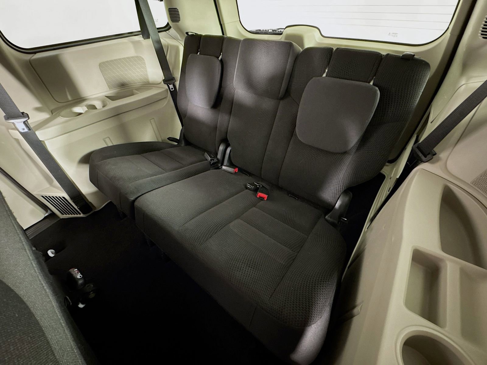 Used 2018 Dodge Grand Caravan SE w/ UConnect Hands-Free Group image 22