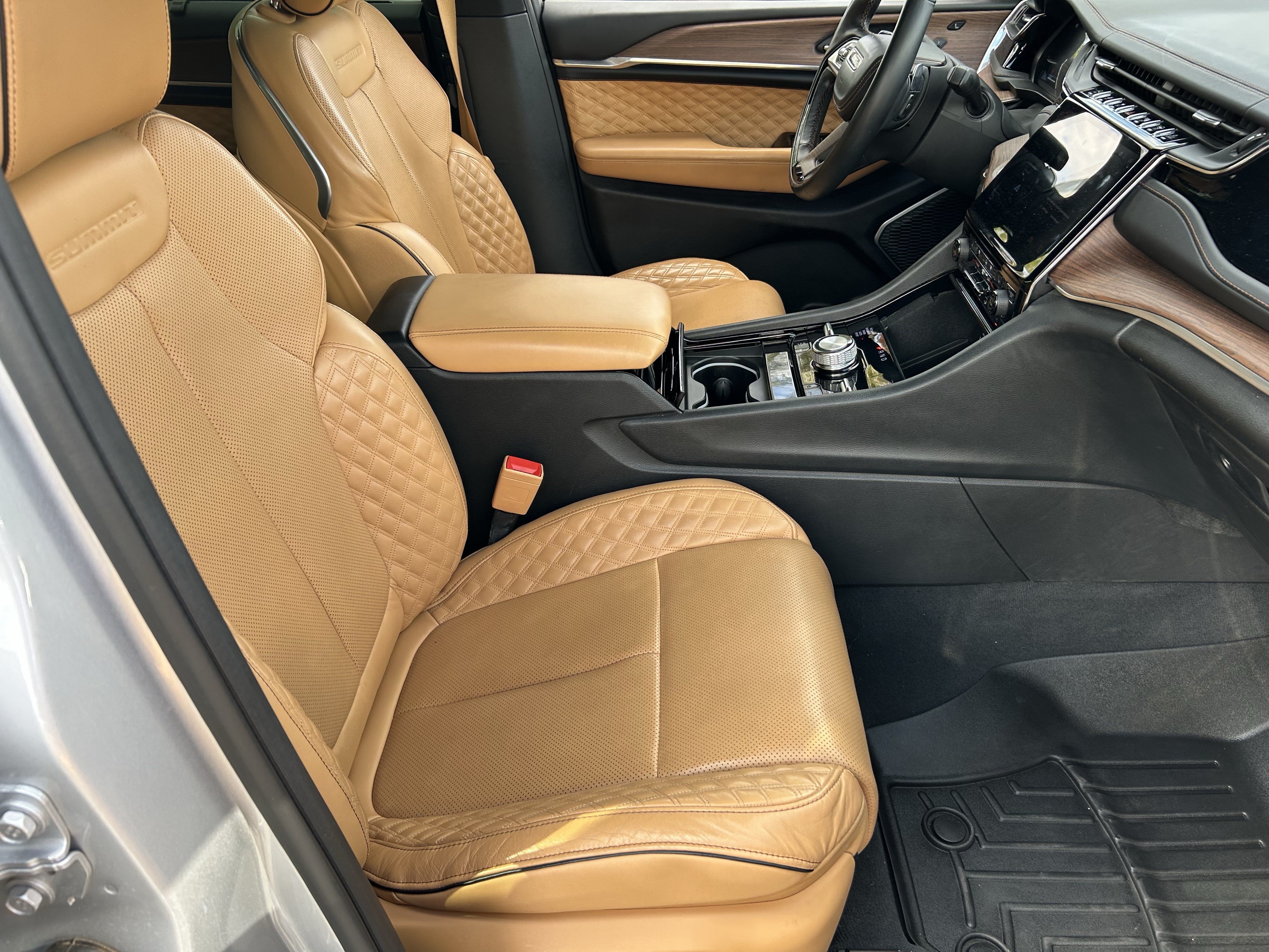 Used 2022 Jeep Grand Cherokee L Summit w/ Luxury Tech Group V AWD/4WD image 9