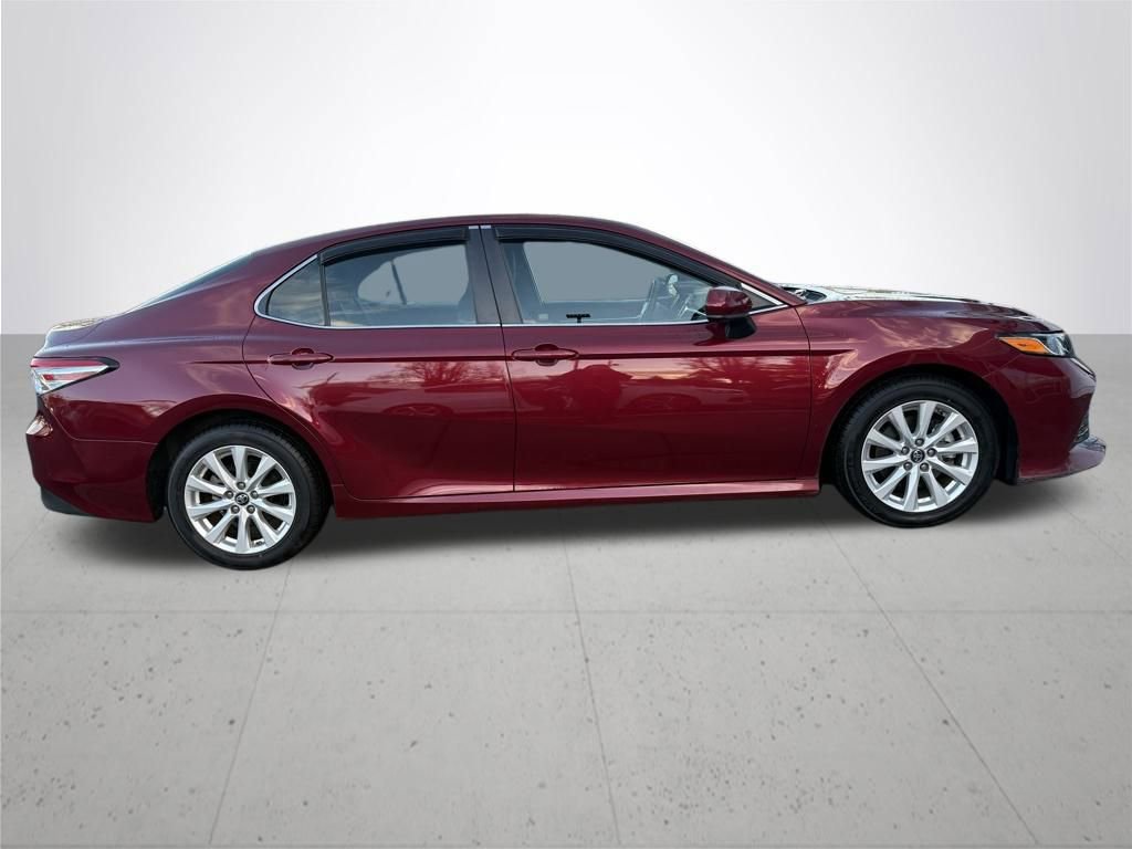 Used 2018 Toyota Camry L image 5