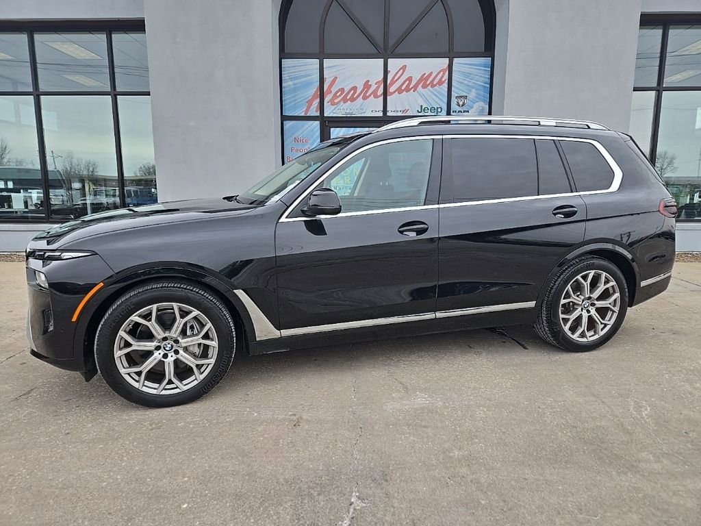 Used 2024 BMW X7 xDrive40i w/ Climate Comfort Package image 4