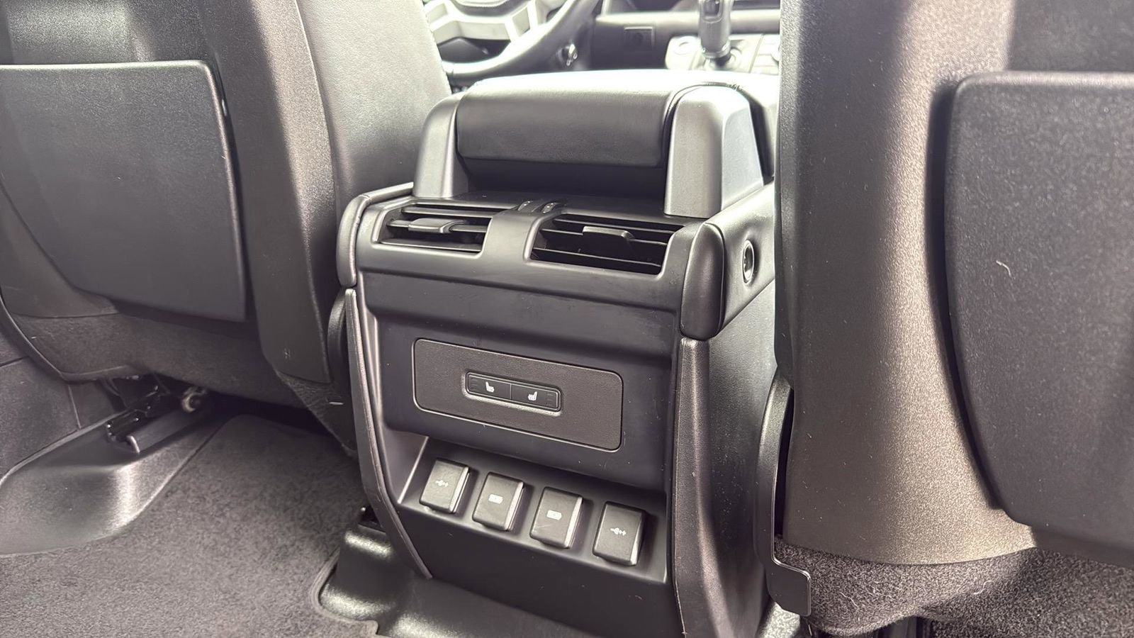 Used 2020 Land Rover Defender 110 First Edition image 27