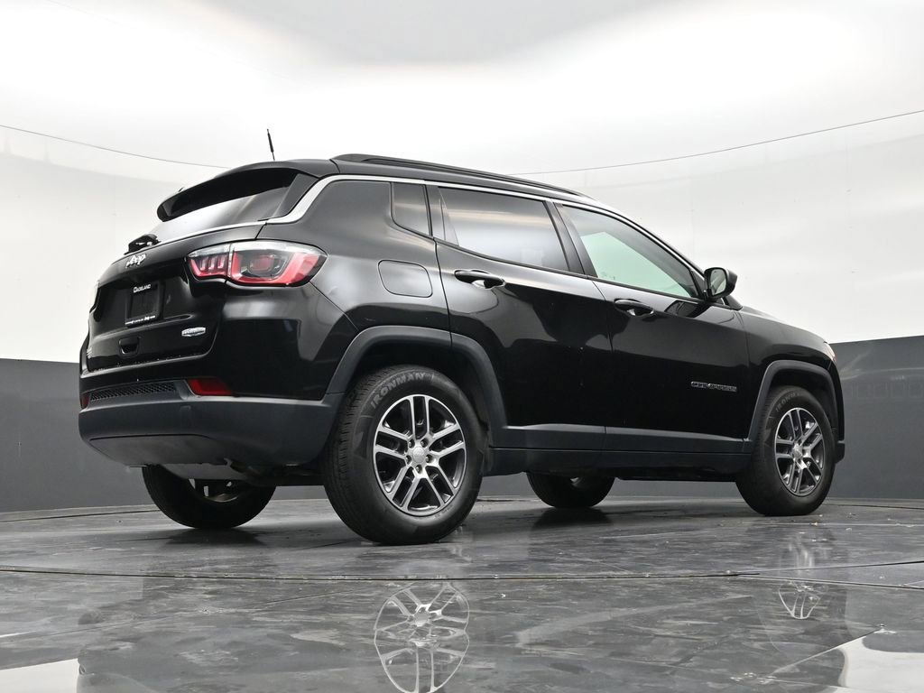 Used 2018 Jeep Compass Latitude FWD image 24