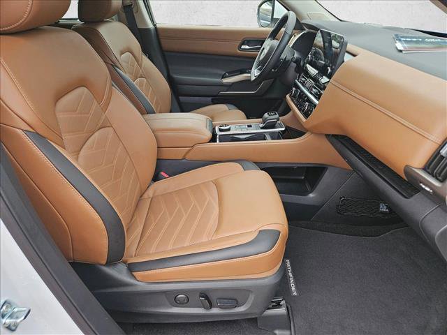 Used 2025 Nissan Pathfinder Platinum image 22