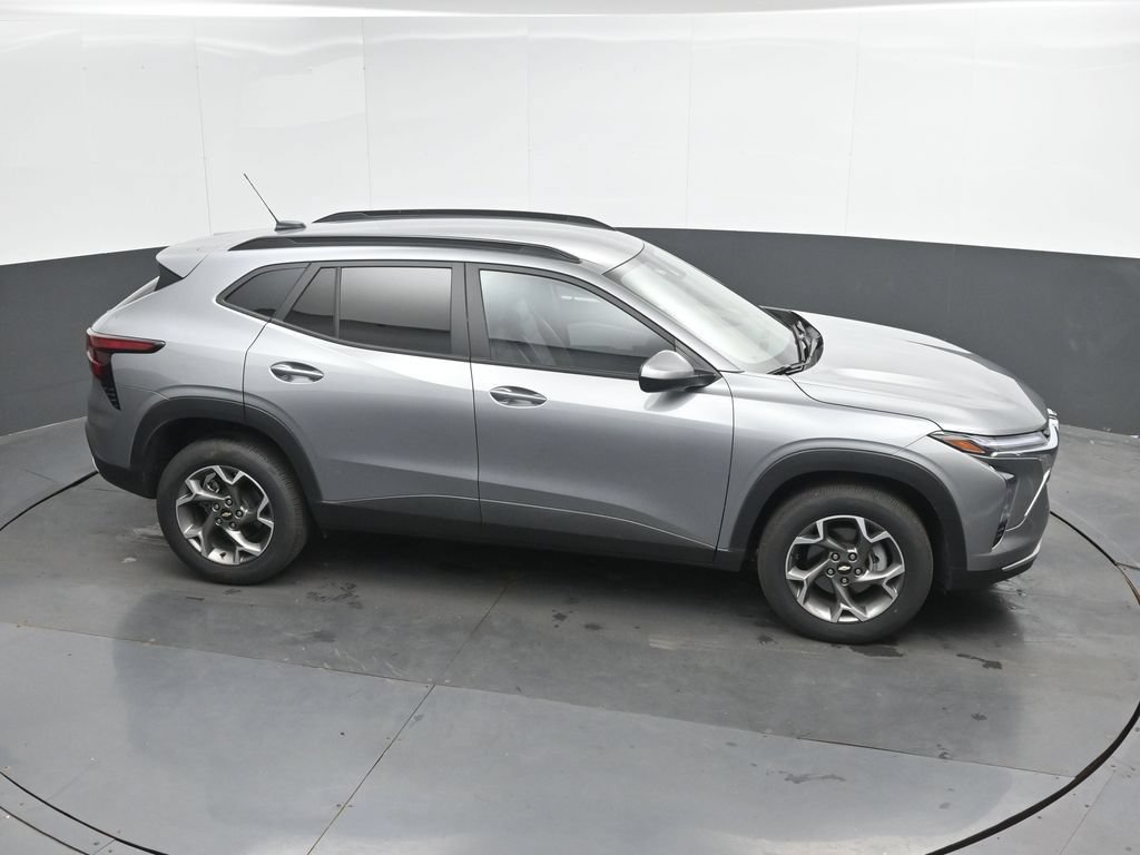 Used 2025 Chevrolet Trax LT w/ LT Convenience Package FWD image 30