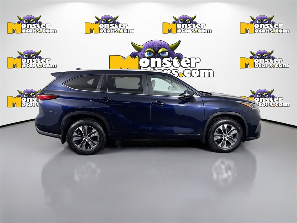 Used 2023 Toyota Highlander L image 4