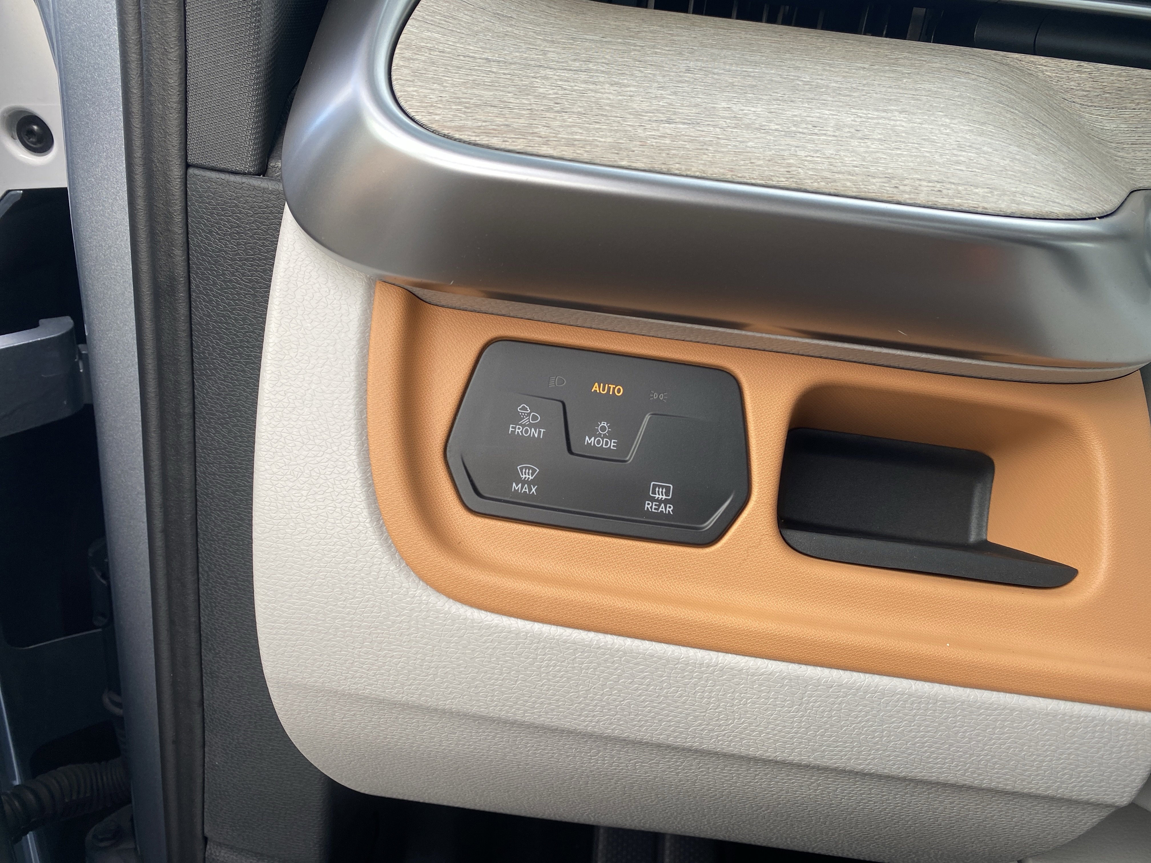 Used 2025 Volkswagen ID. Buzz 1st Edition image 13