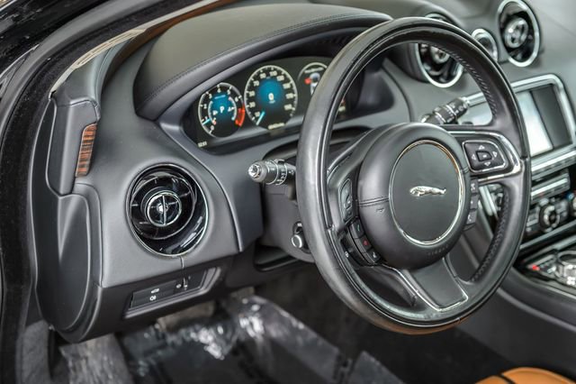Used 2017 Jaguar XJ R-Sport image 27