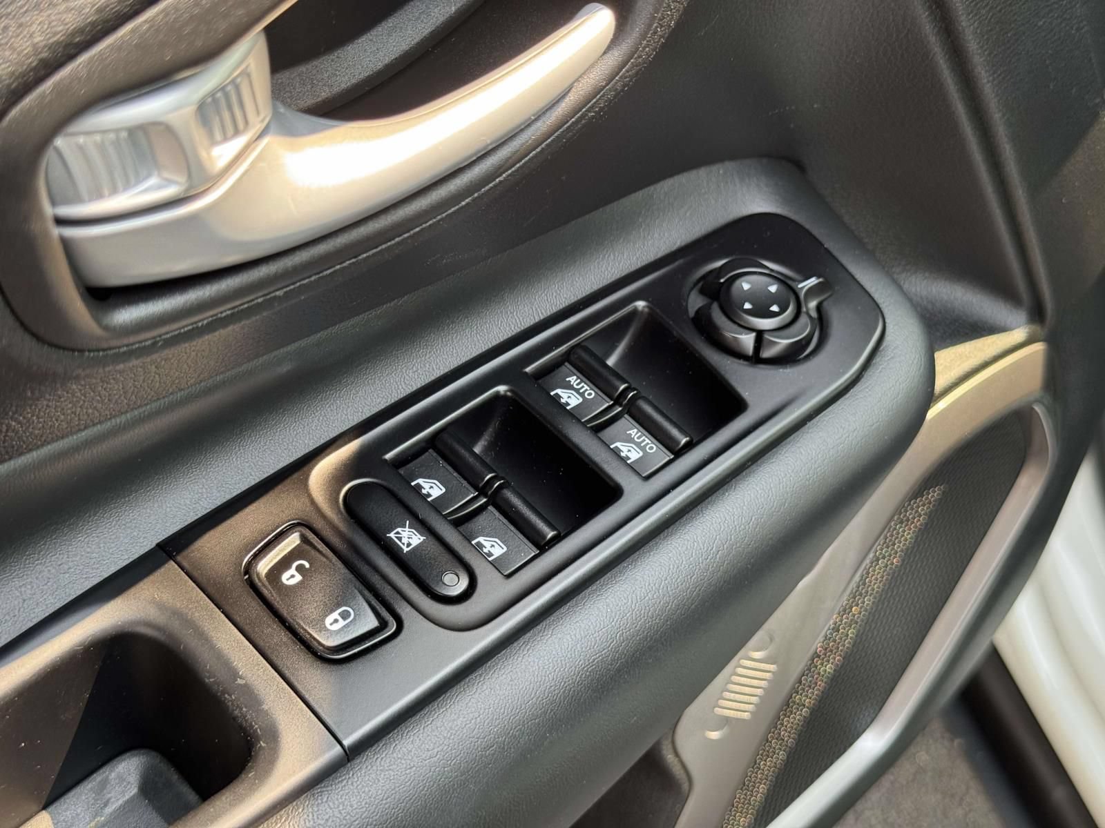 Used 2023 Jeep Renegade Limited AWD/4WD image 15