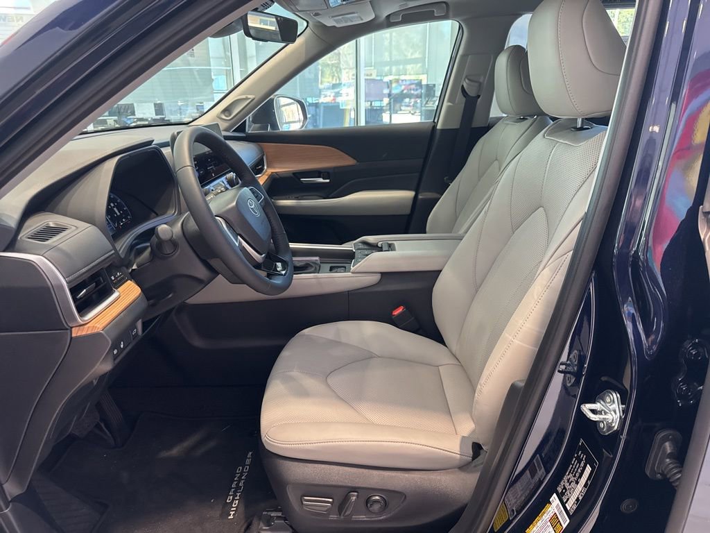 New 2026 Toyota Grand Highlander Limited image 10