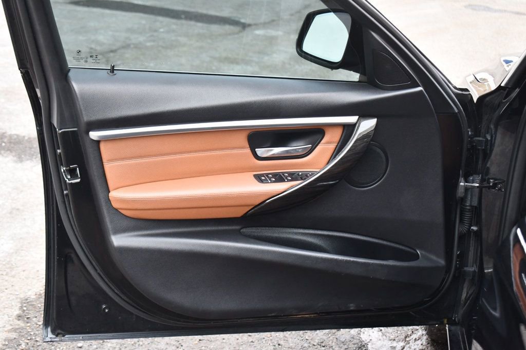 Used 2017 BMW 330i xDrive 330i xDrive image 15
