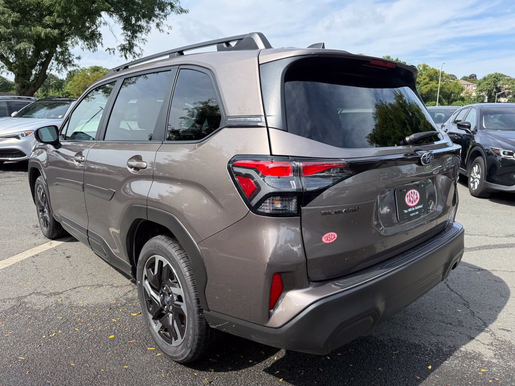 Used 2025 Subaru Forester Premium AWD/4WD image 8