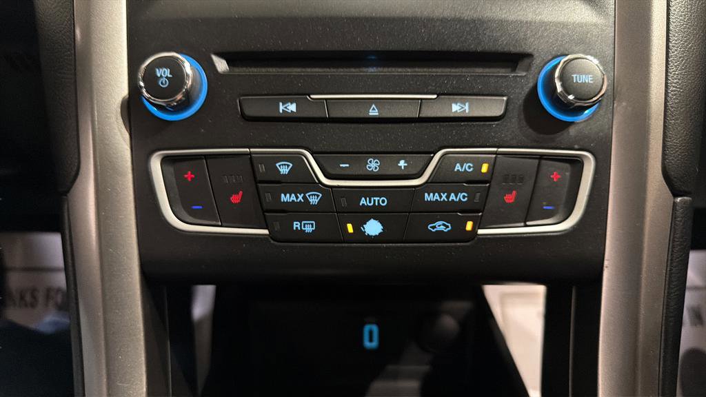 Used 2018 Ford Fusion SE w/ Fusion SE Technology Package image 28