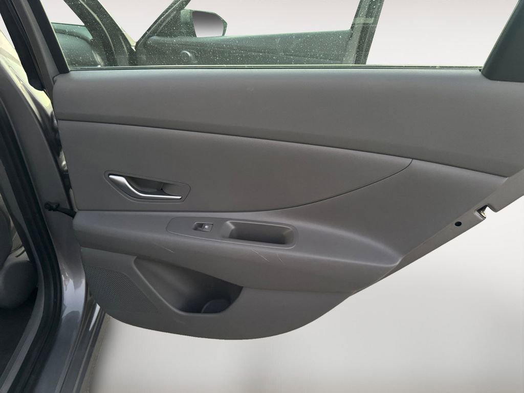 Used 2024 Hyundai Elantra SEL image 30