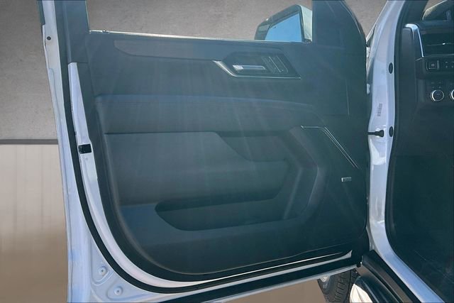 Used 2025 GMC Yukon XL Denali AWD/4WD image 17