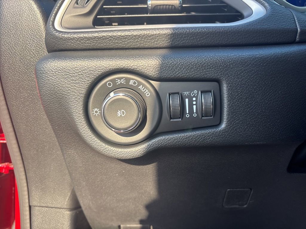 New 2026 Chrysler Pacifica Select image 10