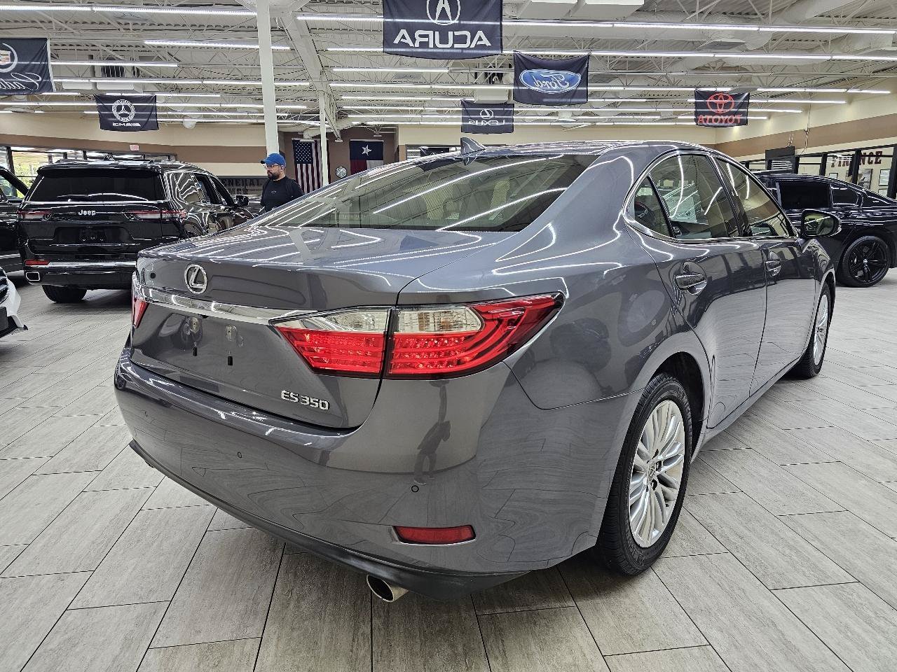 Used 2015 Lexus ES 350 w/ Luxury Package FWD image 6