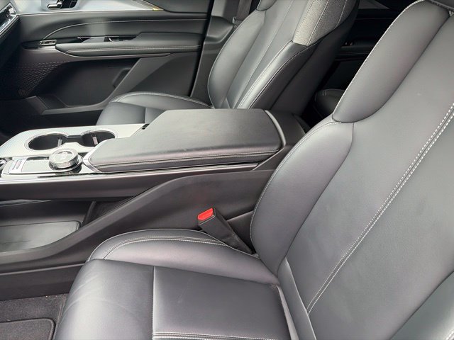 Used 2024 Cadillac Lyriq Tech AWD/4WD image 9