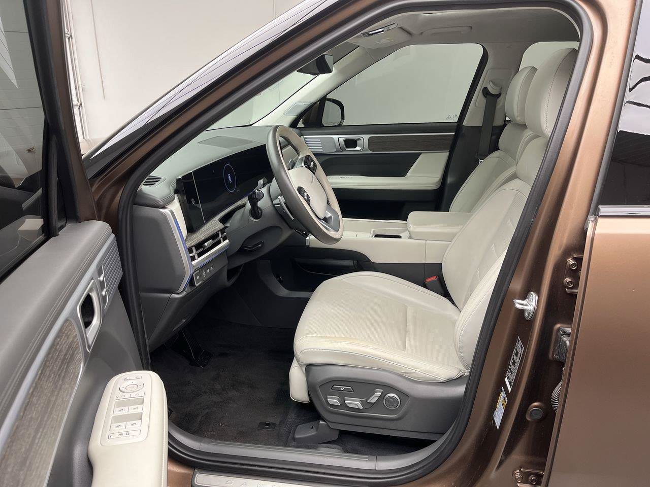 Used 2024 Hyundai Santa Fe Calligraphy AWD/4WD image 3