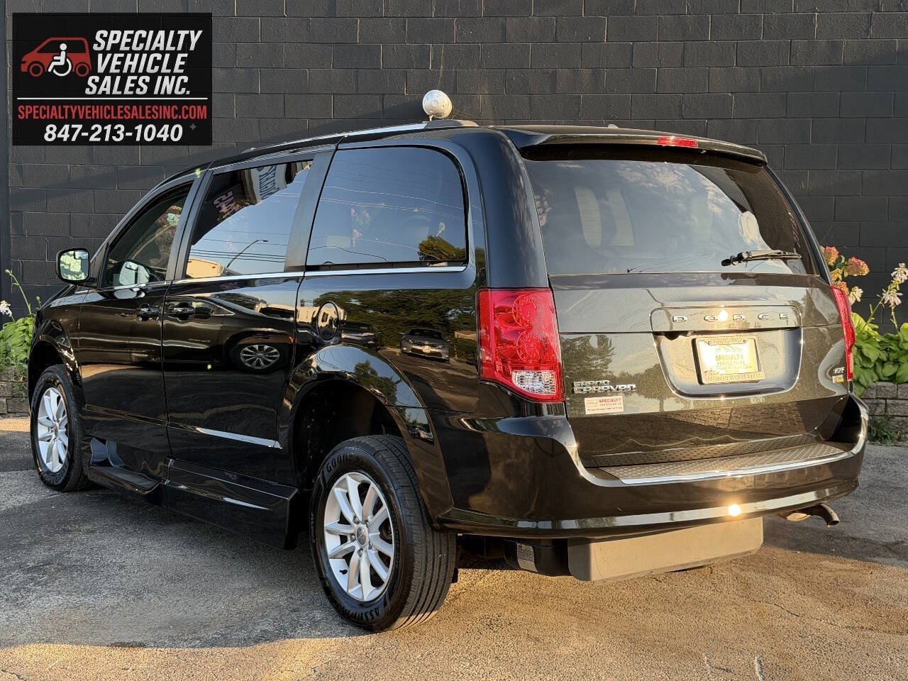 Used 2018 Dodge Grand Caravan SXT FWD image 7