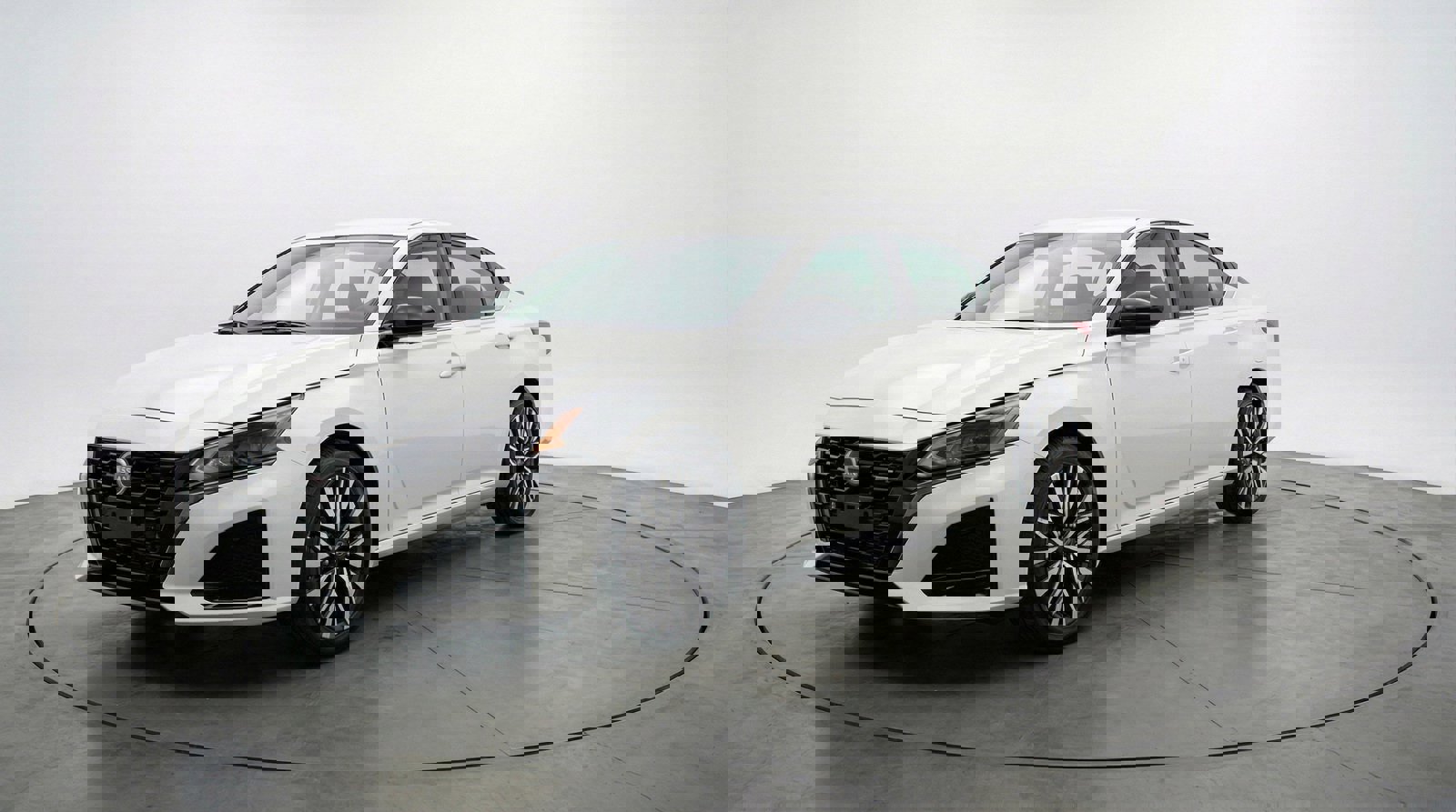 Used 2025 Nissan Altima 2.5 SV image 3