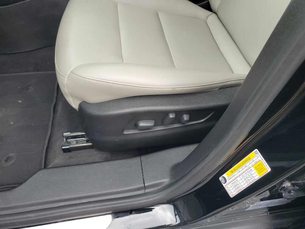 Used 2023 Cadillac XT4 Luxury image 19