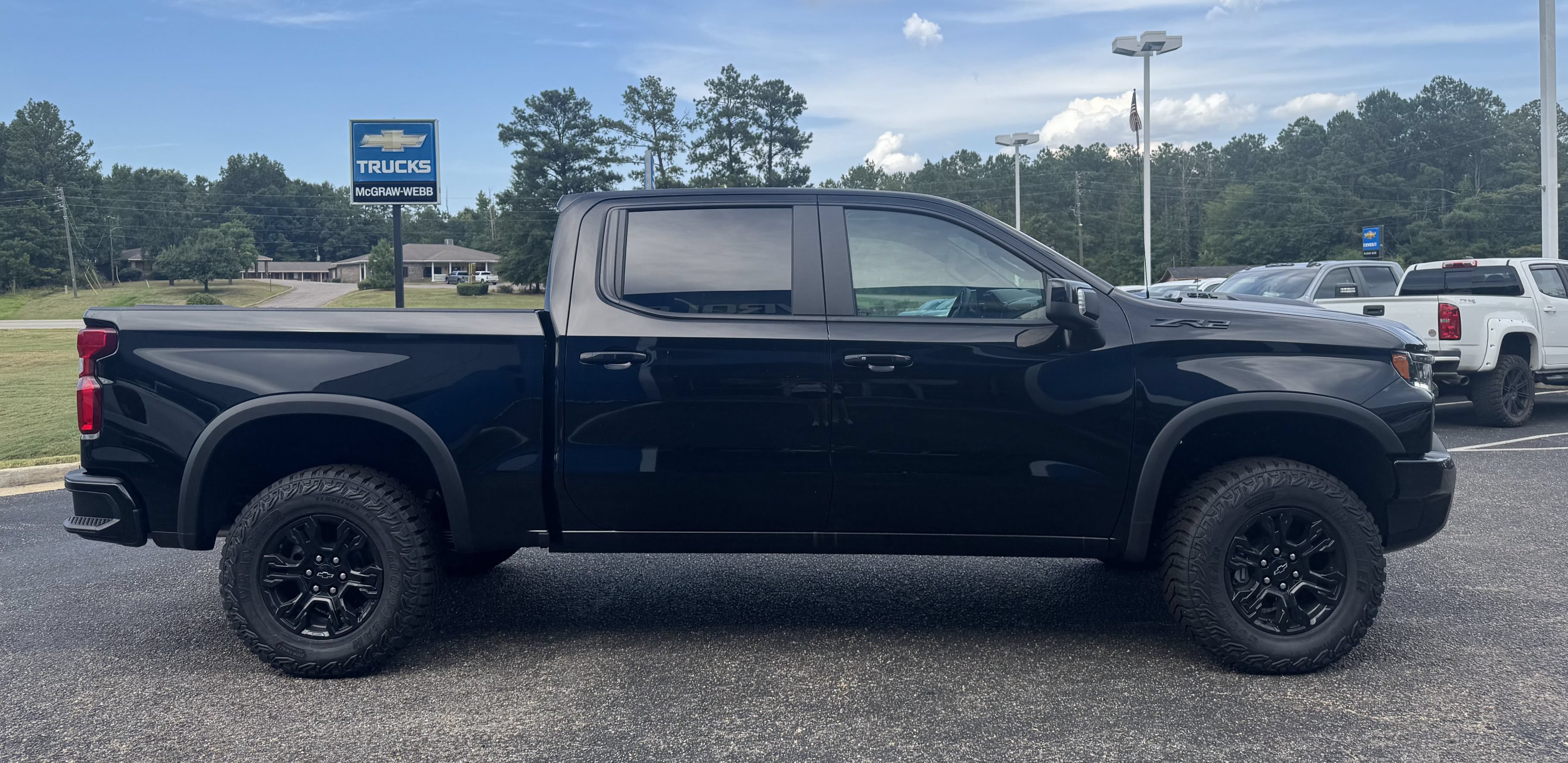 New 2026 Chevrolet Silverado 1500 ZR2 w/ Dark Appearance Package AWD/4WD image 5