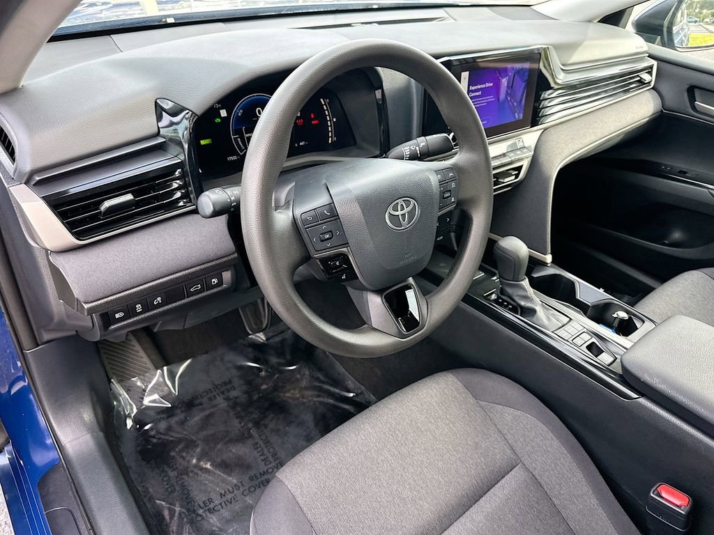 Used 2025 Toyota Camry LE image 10
