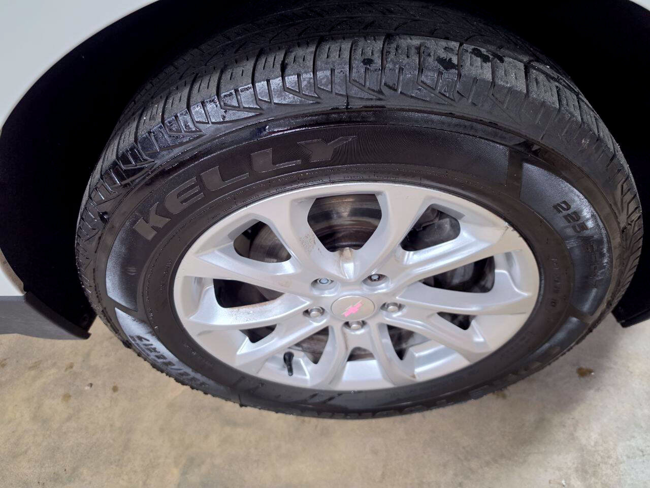Used 2020 Chevrolet Equinox LT AWD/4WD image 12
