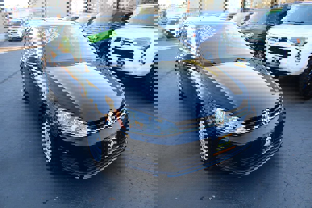 Used 2015 Volkswagen Golf Launch Edition image 8