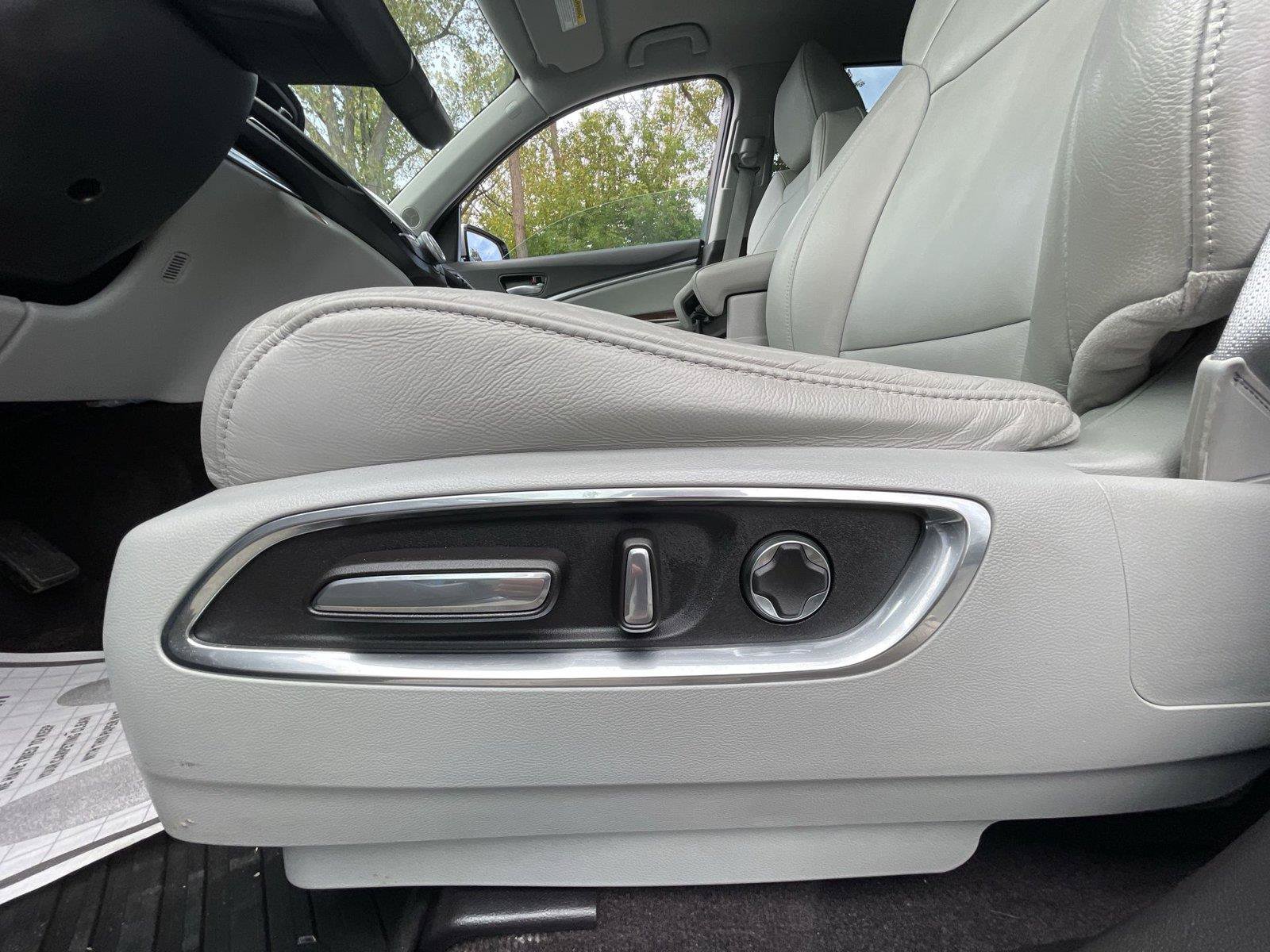 Used 2020 Acura MDX SH-AWD image 13