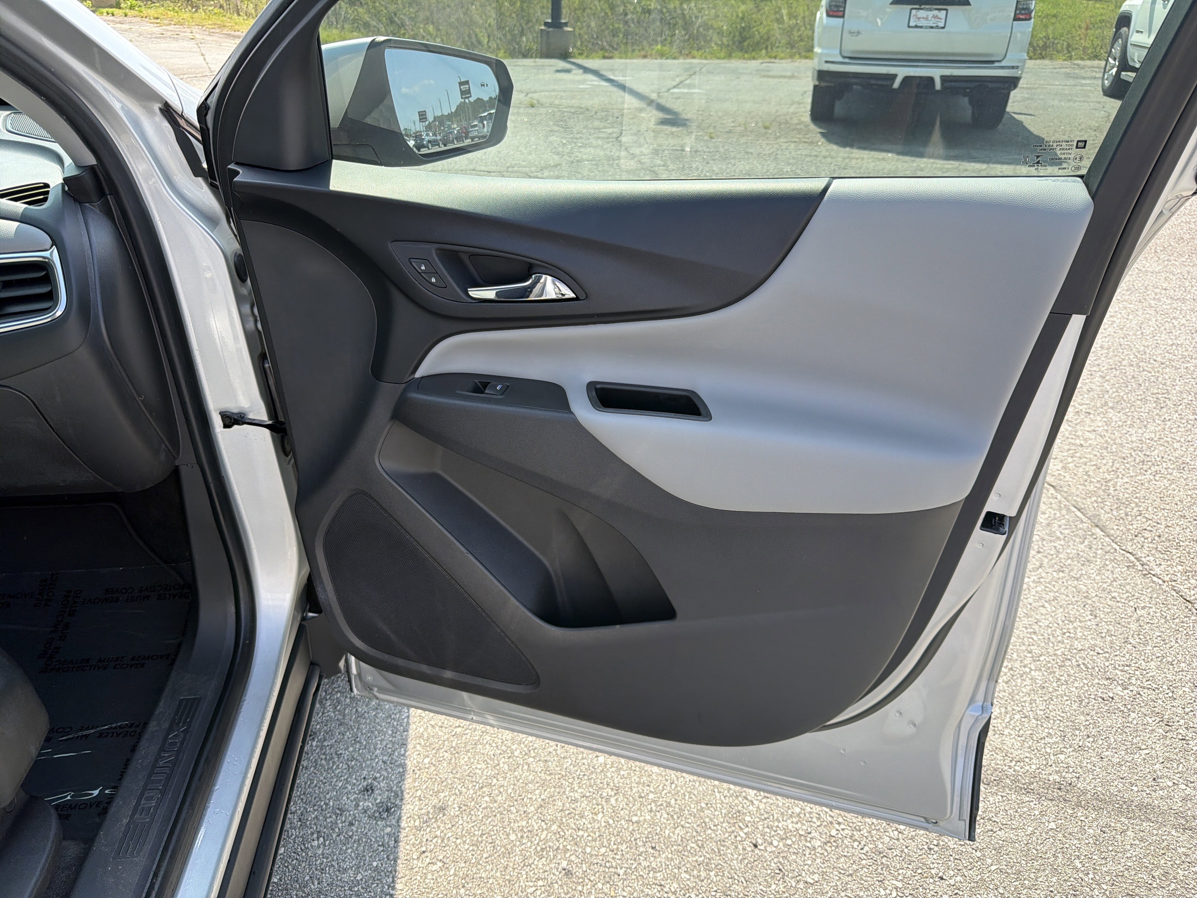 Used 2020 Chevrolet Equinox LT FWD image 16