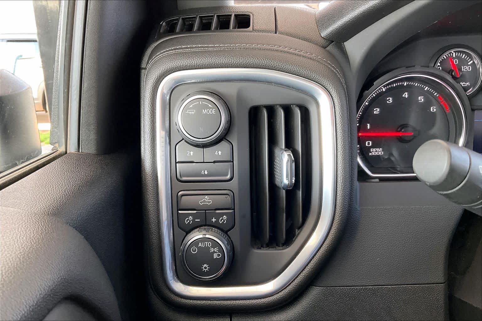 Used 2023 Chevrolet Silverado 2500 LT AWD/4WD image 32
