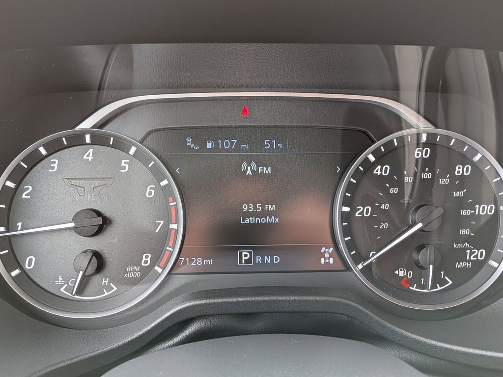 Used 2024 Nissan Titan SV w/ SV Convenience Package image 12