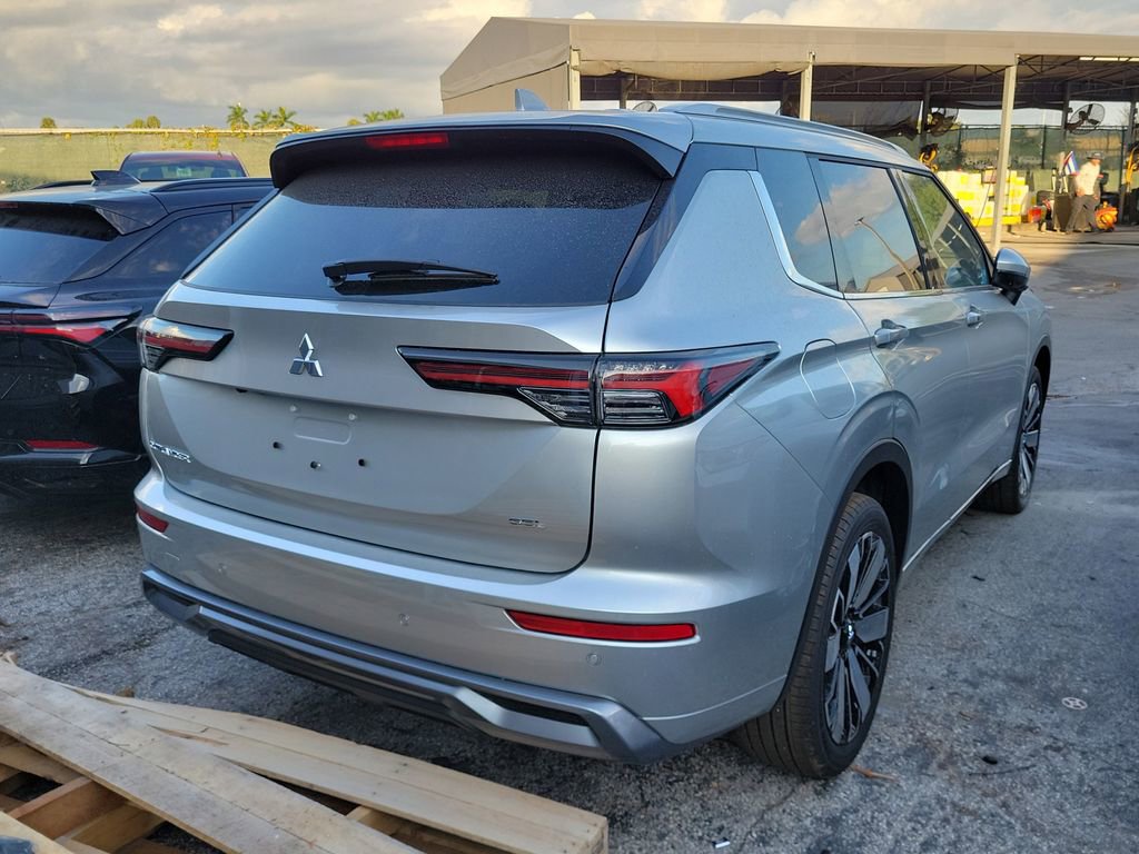 New 2025 Mitsubishi Outlander SEL image 5