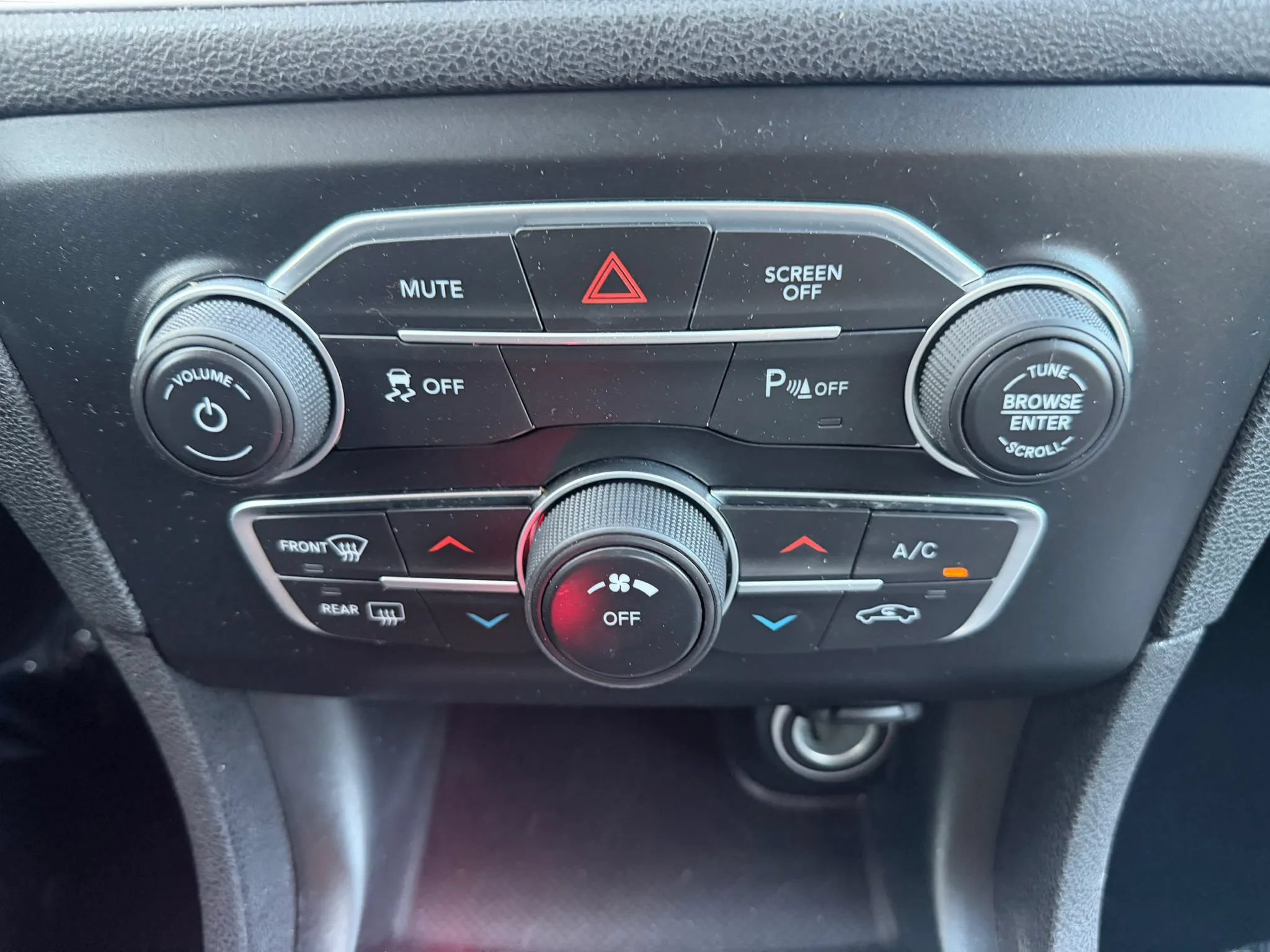 Used 2022 Dodge Charger SXT RWD image 18
