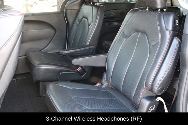 Used 2020 Chrysler Pacifica Limited FWD image 11