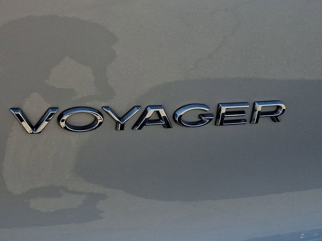 Used 2023 Chrysler Voyager LX image 31