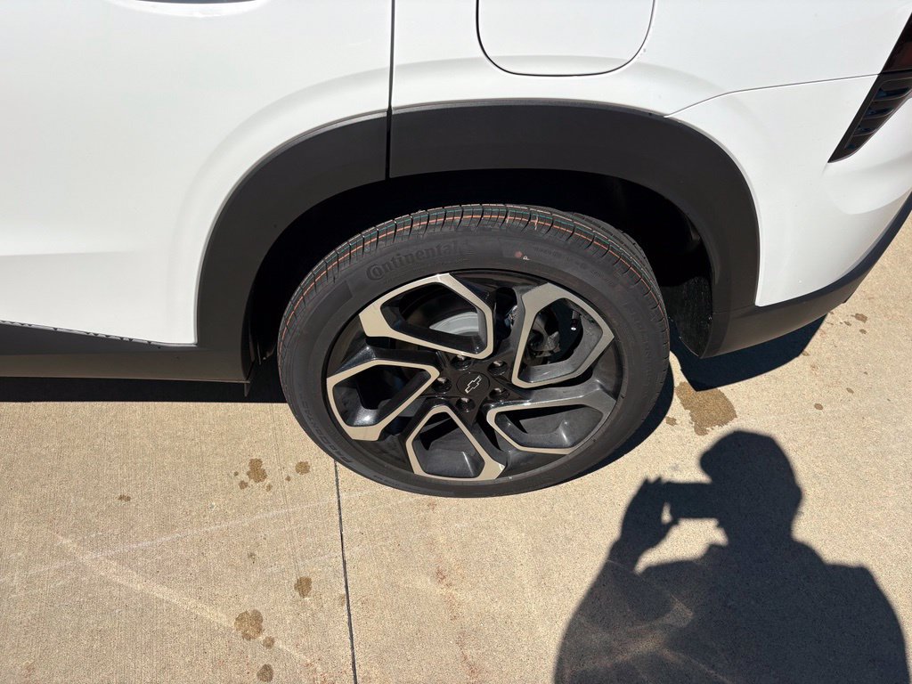 New 2026 Chevrolet Trax RS w/ Sunroof Package FWD image 47