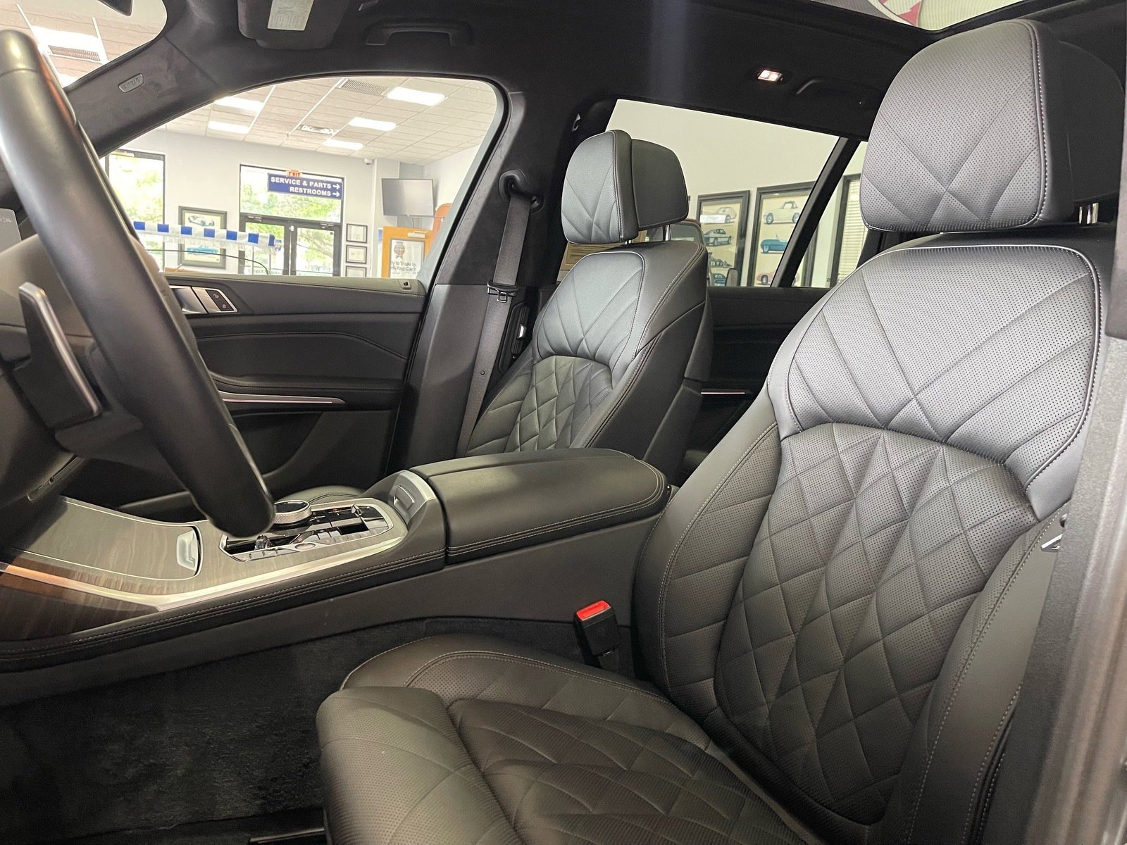 Used 2024 BMW X7 xDrive40i w/ Executive Package AWD/4WD image 27