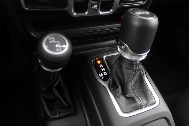 Used 2024 Jeep Wrangler Unlimited Sahara w/ Technology Group AWD/4WD image 24