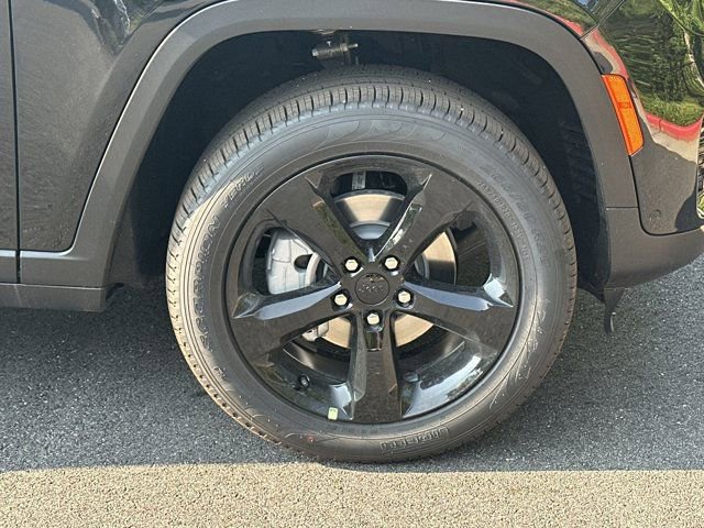 New 2025 Jeep Grand Cherokee Limited w/ Luxury Tech Group II image 12